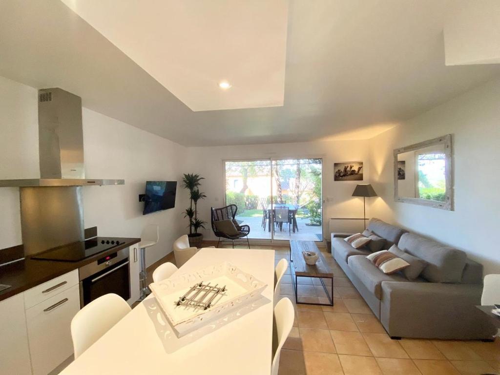 Villa Vue Mer Donnant Sur Le Golfe De St Tropez, 2 Chambres, 6 Pers, Piscine Commune Saint-Tropez Eksteriør bilde