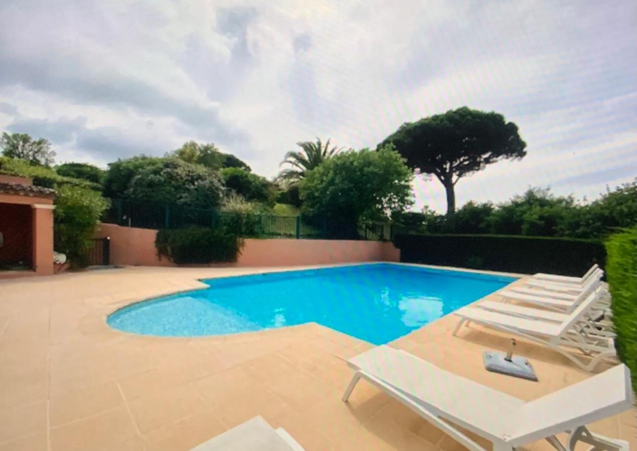 Villa Vue Mer Donnant Sur Le Golfe De St Tropez, 2 Chambres, 6 Pers, Piscine Commune Saint-Tropez Eksteriør bilde