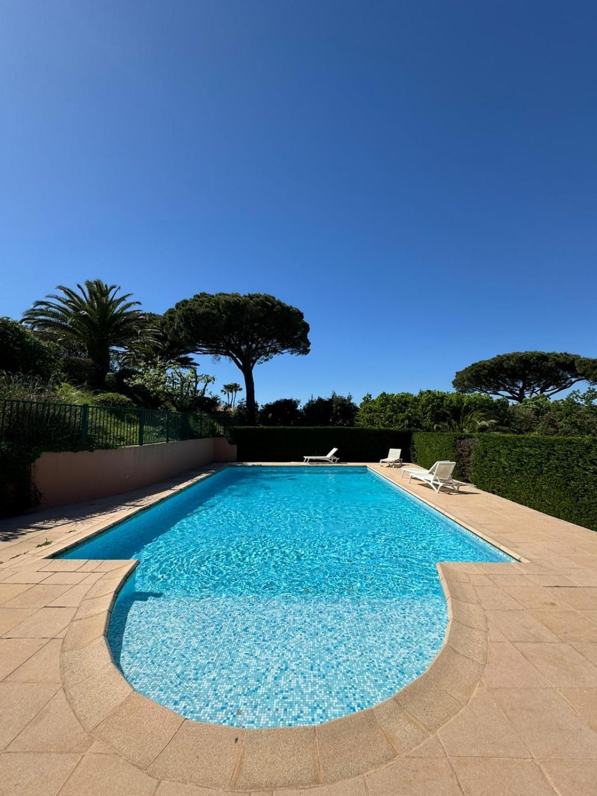 Villa Vue Mer Donnant Sur Le Golfe De St Tropez, 2 Chambres, 6 Pers, Piscine Commune Saint-Tropez Eksteriør bilde